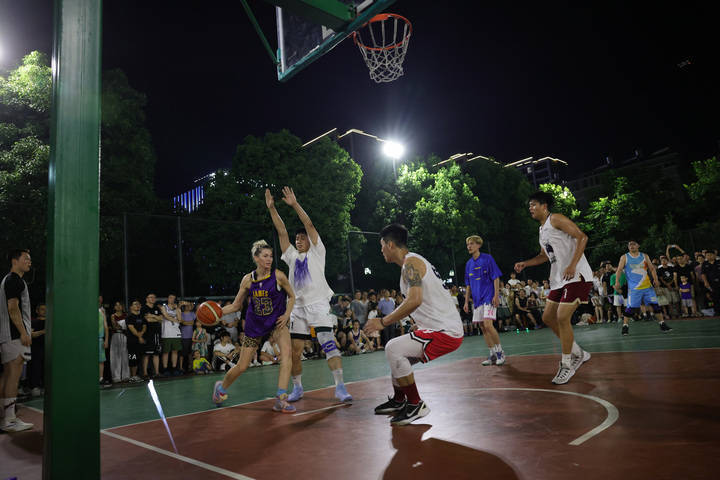 俄罗斯篮球联赛开幕式壮观，吸引全球目光的简单介绍